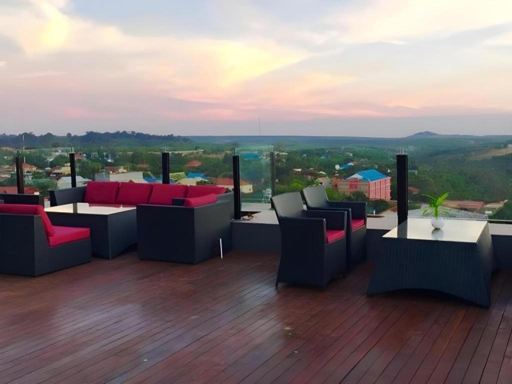 Yeak Loam Hotel Banlung Zewnętrze zdjęcie